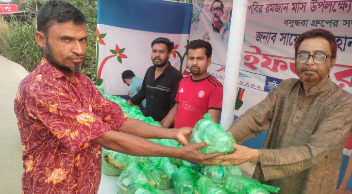 মানিকগঞ্জে ২০০০ রোজাদারকে ইফতার দিল বসুন্ধরা গ্রুপ